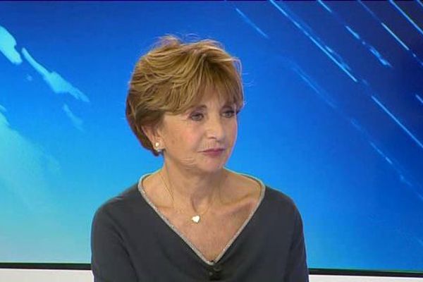 Adeline Castellani sur le plateau de France 3 Corse ViaStella