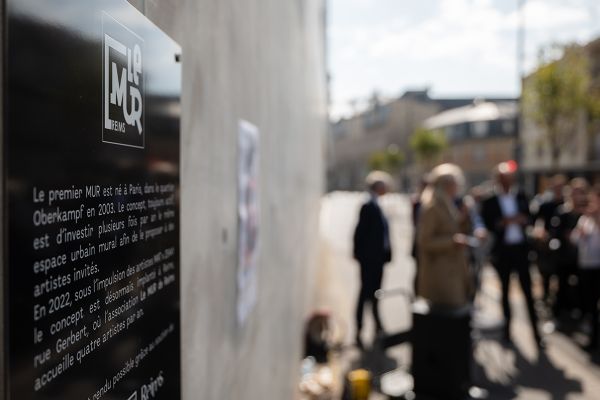 La fresque sera inaugurée le 13 mai 2023 et sera visible jusqu'au 4 août 2023.