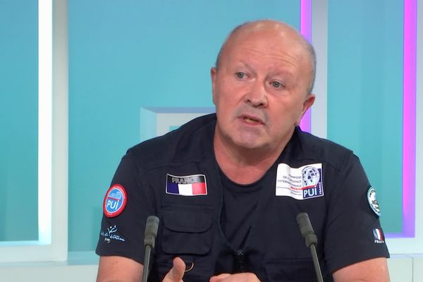 Philippe Besson est le président et fondateur des Pompiers de l'Urgence Internationale