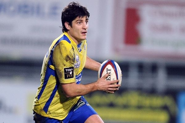 David Skrela, le demi d'ouverture de l'ASM Clermont Auvergne, devrait rejoindre Colomiers (Pro D2) à l'issue de la saison. Laissé libre par l'ASM, il s'apprêterait donc à rejoindre son club formateur.