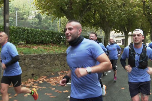 45 pompiers du Gardont parcouru 140 kilomètres en relais de Marguerittes jusqu’au Mont Aigoual samedi 12 octobre pour récolter des dons pour le Téléthon. Plus de 15 heures de course à pied en faveur de la recherche contre les maladies rares