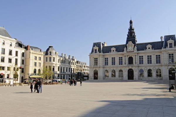 Tous les hôtels du centre-ville affichent complet pour le congrès du PS, les 5, 6 et 7 juin 2015.