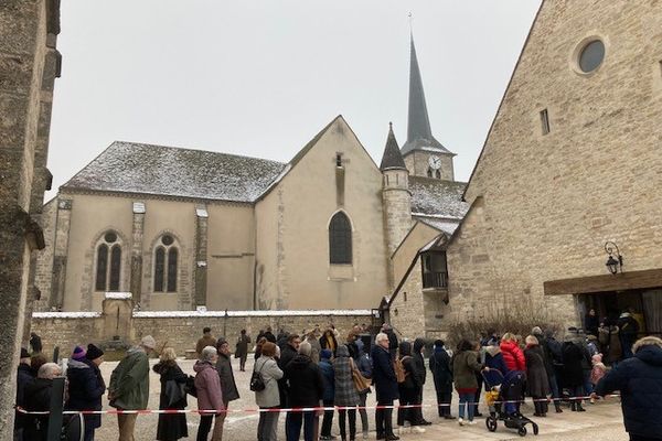 La file d'attente devant l'entrée du château.