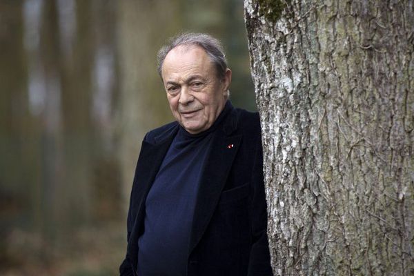 L'ancien premier ministre Michel Rocard, en 2011, dans son jardin, près de Paris. Il est mort samedi à l'âge de 85 ans.