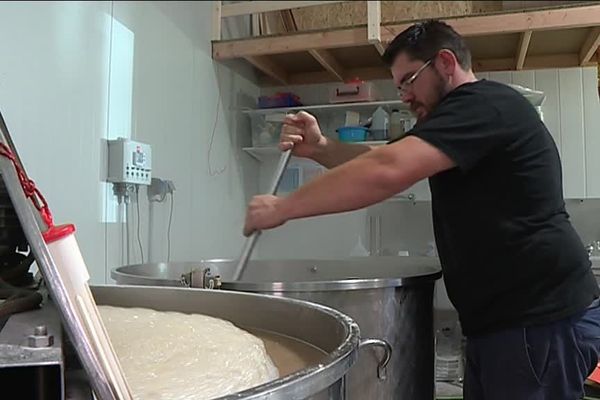 L'atelier de la brasserie artisanale de Serre-Ponçon à Chorges