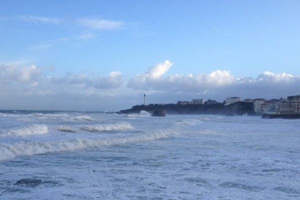 Les vagues devraient atteindre 5 à 6 mètres au large du Pays basque