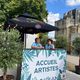 Au festival Beauregard à Hérouville (Calvados), l'accueil des artistes se tient dans un espace sécurisé au pied du château.