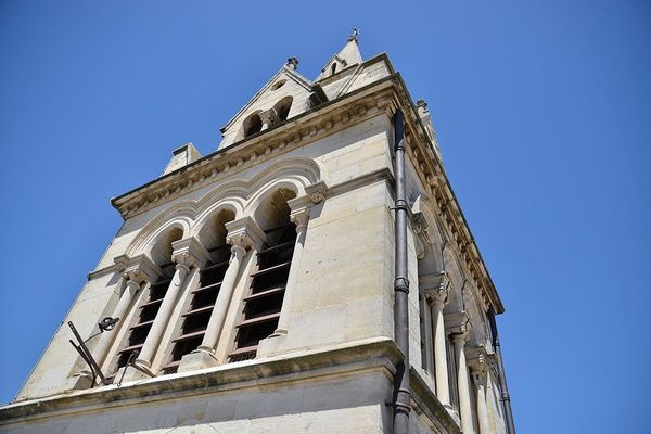 La ville de Bellegarde se situe dans le Gard, au sud-est de Nîmes