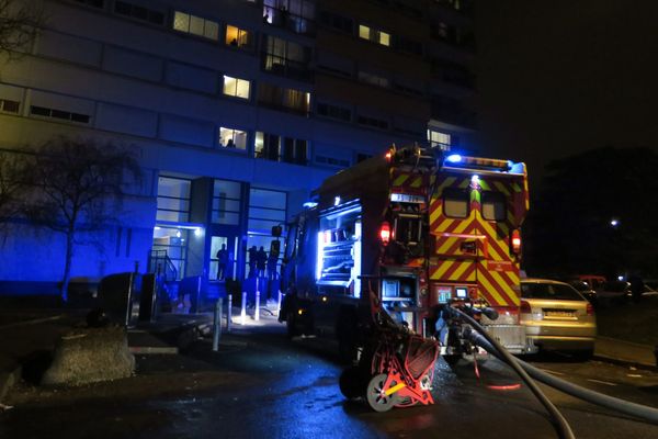 Un incendie a fait trois morts à Fontenay-sous-Bois, dans le Val-de-Marne, le 31 décembre 2016.