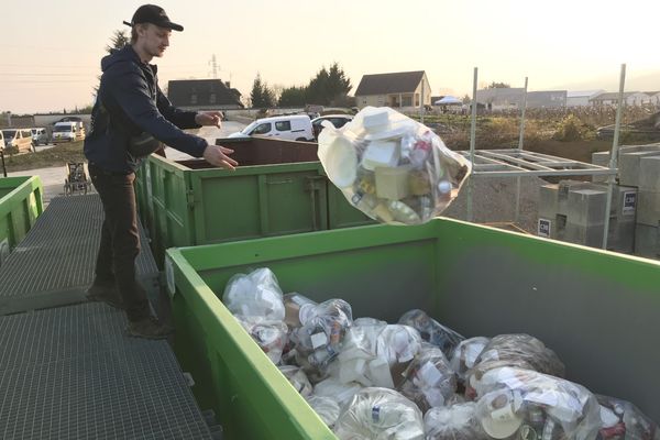 Plus de 800 kilos de déchets sont collectés par jour à la Saint-Vincent tournante par les membres de l'association Aremacs.