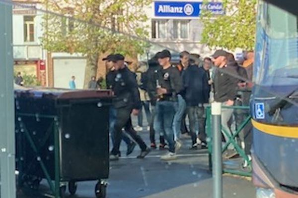 Des supporters du PSV Eindhoven dans le centre-ville de Lens.