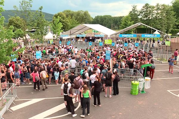 Les festivaliers vont de nouveau pouvoir  pénétrer sur le site après deux jours de fermeture.