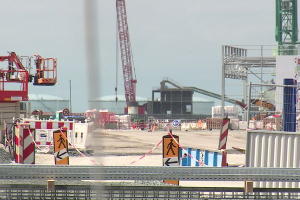 Chantier en construction d’usine d’éoliennes ce matin