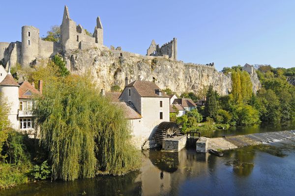 Itineraire Bis A Angles Sur L Anglin Dans La Vienne L Un Des Plus Beaux Villages De France