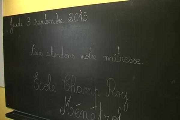 A Ménétrol, dans le Puy-de-Dôme, les parents d'élèves demandent une troisième classe de maternelle pour lutter contre le sureffectif.