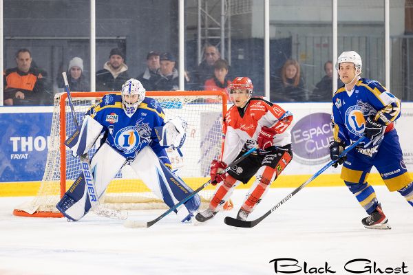 Justine Crousy-Théode, gardienne remplaçante dans l'équipe des Phénix de Reims, a fait un sans faute face à Colmar en championnat D2.