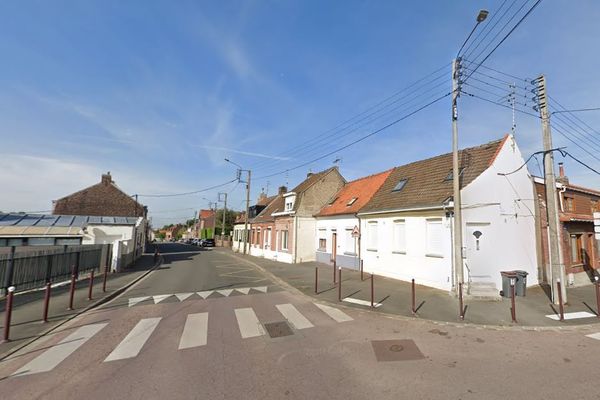 Une femme de 22 ans a été grièvement blessée par balles dans une habitation située rue du Château d'Or à Wattrelos.