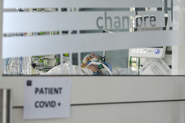 Patient atteint par la Covid à l'hôpital