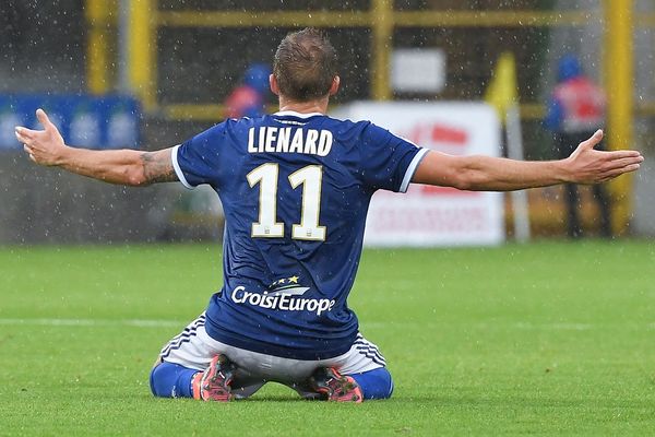 Le milieu de terrain du Racing Dimitri Liénard prolonge son contrat de deux ans.