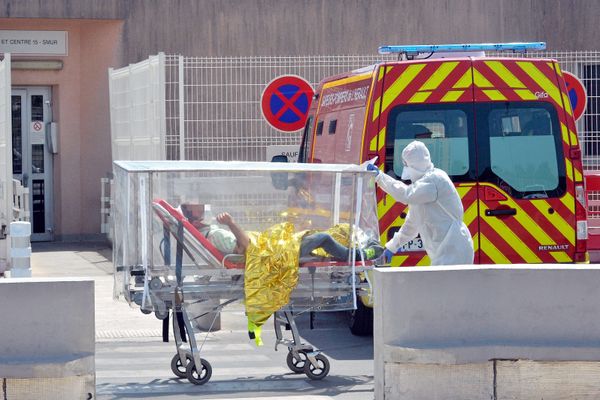 Transfert sous hautes précautions d'un malade atteint du Covid19, le 11 août dernier au CHRU de Lapeyronie à Montpellier.