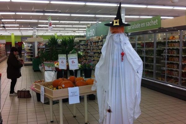 Halloween: un supermarché de Limoges perpétue la tradition, 31/10/2013