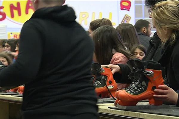 Chaque hiver, la patinoire éphémère d’Autun bat des records de fréquentation 