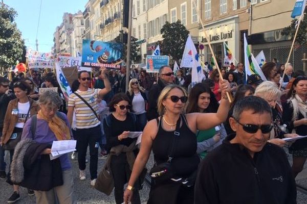 Le cortège est parti de la place Castellane en direction de la porte d'Aix en passant par la rue de Rome