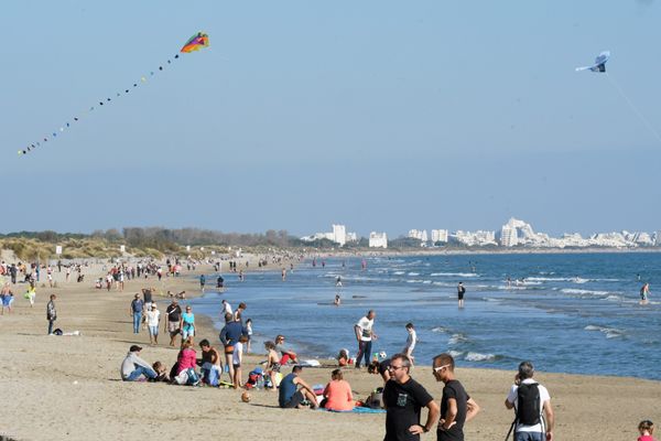 Cet été, pour se rendre à la plage, les places de stationnement seront chères sur le littoral héraultais - été 2020