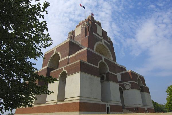 Le Mémorial franco-britannique de Thiepval dans la Somme, haut lieu du souvenir britannique.
