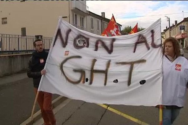 Les manifestants s'opposent aussi au Groupement Hospitalier de Territoires