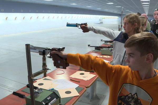 Dans ce club de tir à Harfleur, tous les profils sont invités à découvrir cette discipline.