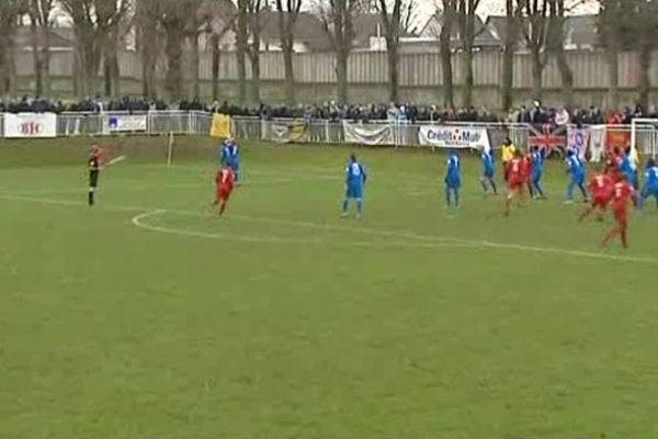 Le stade champêtre de Tinqueux près de Reims où le Stade Malherbe s'est qualifié pour les 32 èmes de finale de la Coupe de France