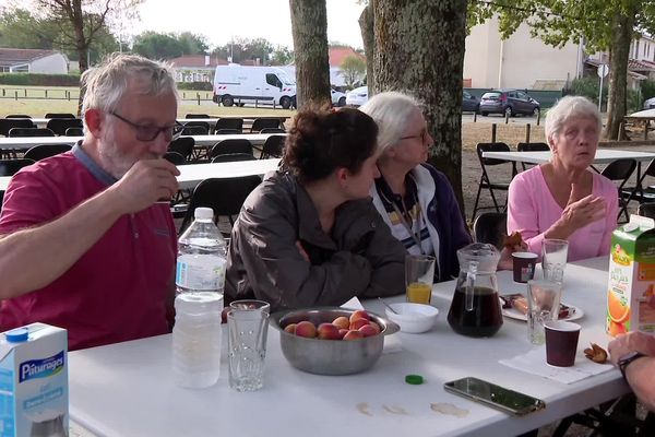 Plusieurs dizaines de personnes ont été évacuées de Saumos et Sainte-Hélène.