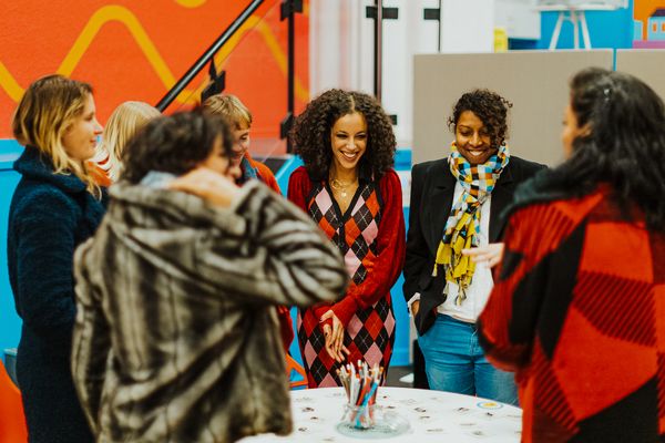 Le programme "Source ensemble" accompagne les femmes vers l'entrepreneuriat, quels que soient leur âge, leur niveau d'étude et leur profil social.