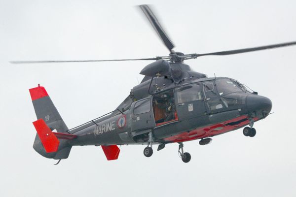 Les deux adultes et l'enfant ont été hélitreuillé à bord d'un hélicoptère "Dauphin" de la Marine Nationale. Photo d'illustration. 