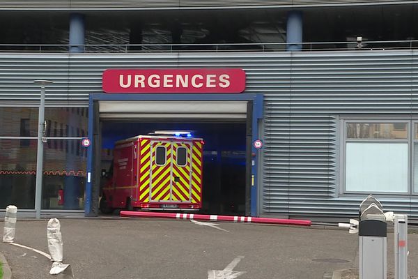 Avec la crise des urgences, les pompiers peuvent attendre jusqu'à 4 heures que leur patient soit pris en charge;