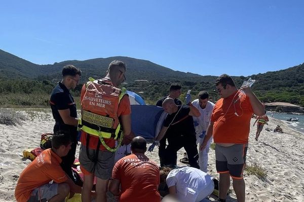 Pris d'un malaise alors qu'il se baignait, l'homme est décédé sur la plage du Robinson.