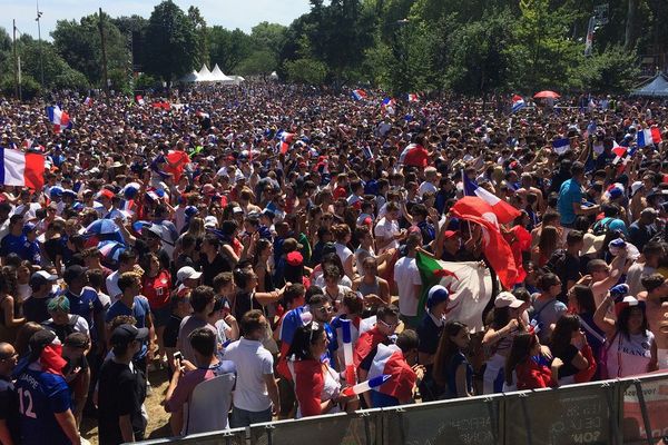 La fan zone à Toulouse envahie de supporters !