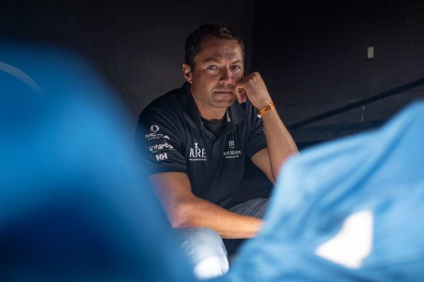 Alors qu'il était en pleine course des 48 h du Défit Azimut, Romain Attanasio a démâté, vendredi 13 septembre, moins de deux mois avant le Vendée Globe.