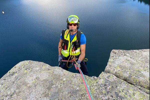 L’adjudant Thomas Binder lors d'un exercice au-dessus du Lac Blanc (Haut-Rhin)