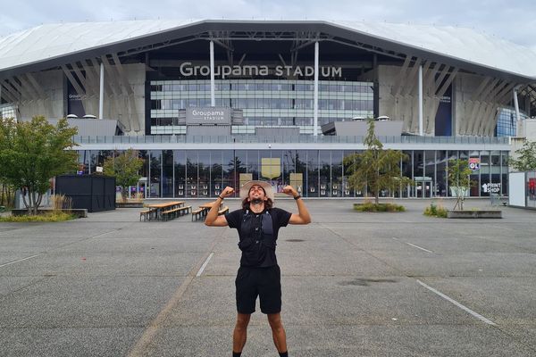 Lucas, alians Chapeau beige à son arrivée à Lyon le 22 septembre 2024 après 400 km parcourus à pied depuis marseille