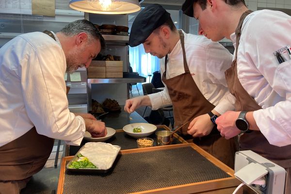 Le chef Benoît Vidal a reconquis ses deux étoiles au guide Michelin, perdues après qu'il a dû quitter son ancien restaurant en Savoie.