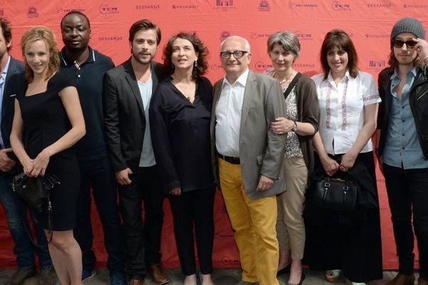 L'équipe du film de "Chez nous c'est trois" autour de Claude Duty au festival de Cannes en 2013.