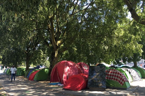 Le campement de migrants square Daviais à Nantes, le 3 août 2018