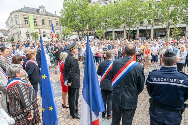 Des rassemblements devant plusieurs mairies ont eu lieu en région Centre-Val de Loire, dont Châteauroux.