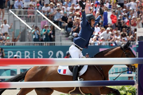 Intégré à l'équipe de France au dernier moment suite à un forfait, Olivier Perreau, a réalisé un parcours parfait et décrocher la médaille de Bronze par équipe avec sa jument Dorai d'Aiguilly