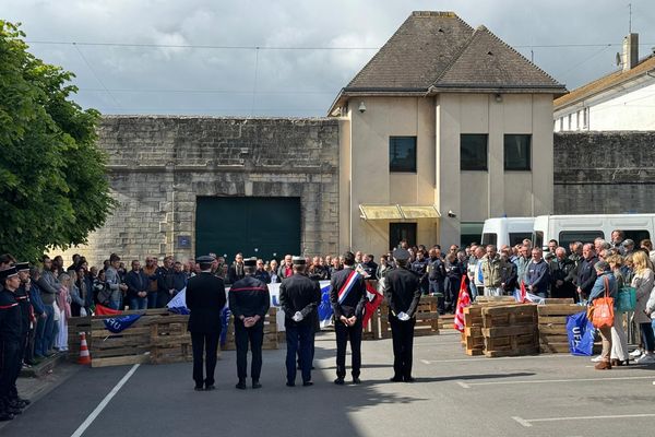 Une minute de silence ce mardi 15 mai à 11h en hommage aux victimes de l'attaque d'un fourgon pénitentiaire.