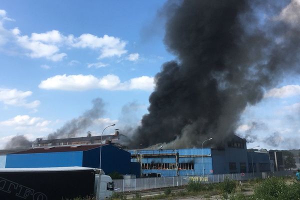 Un important incendie a ravagé l'entreprise Manoir Industries de Bouzonville (Moselle)