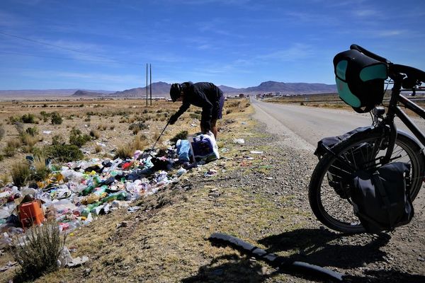 En 18 mois, Florian Danielo a parcouru 26 000 km à travers 21 pays d'Europe, d'Afrique et d’Amérique, ramassant au passage 840 kg de déchets