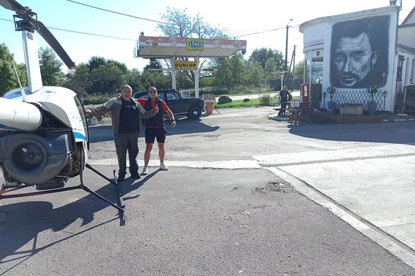 À Molphey (Côte-d'Or), deux hélicoptères se sont posés pour se ravitailler dans la station service de Pascal Tournier.